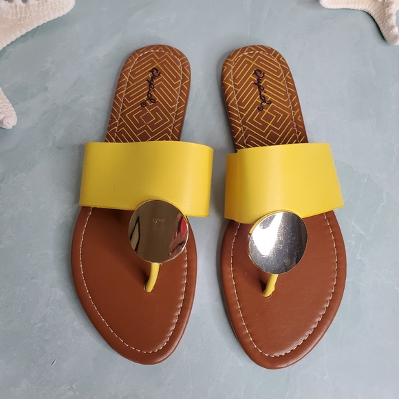 NEW Yellow Ornament Thong Sandal - Picture 6 of 8